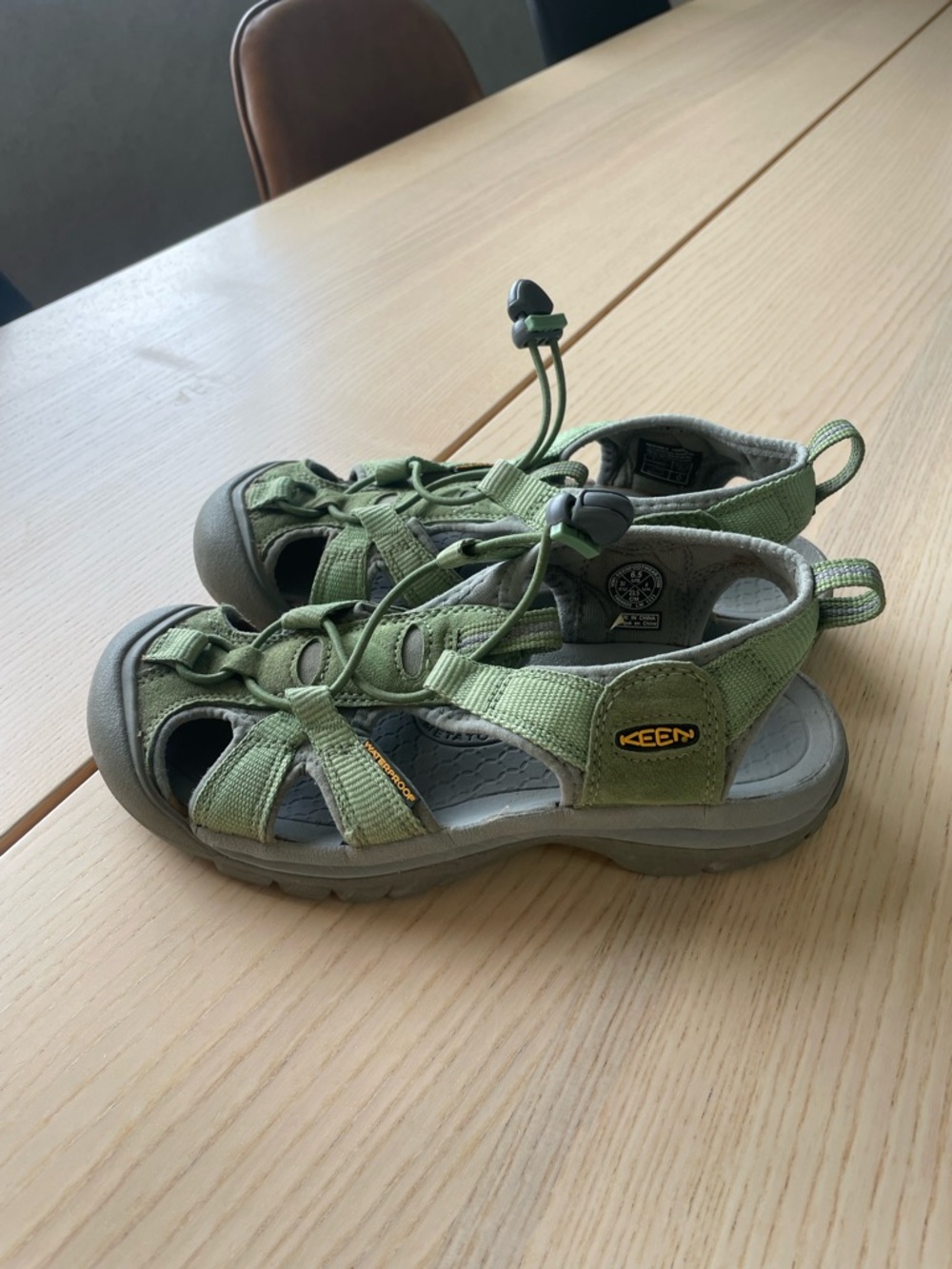 KEEN Venice H2 sandals in olive green ladies size 6.5 waterproof sandals 6.5